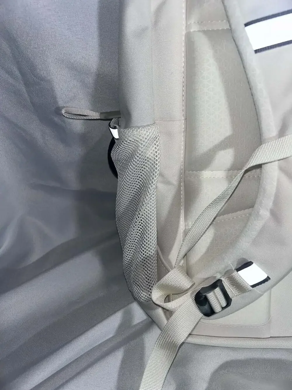 New The North Face Women's Jester Luxe Backpack 27L Gardenia White